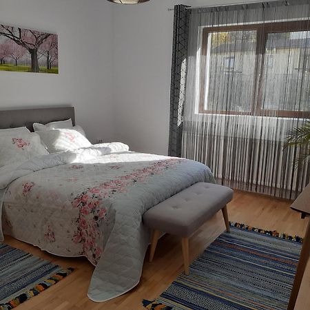 R-House Apartment Brasov Luaran gambar