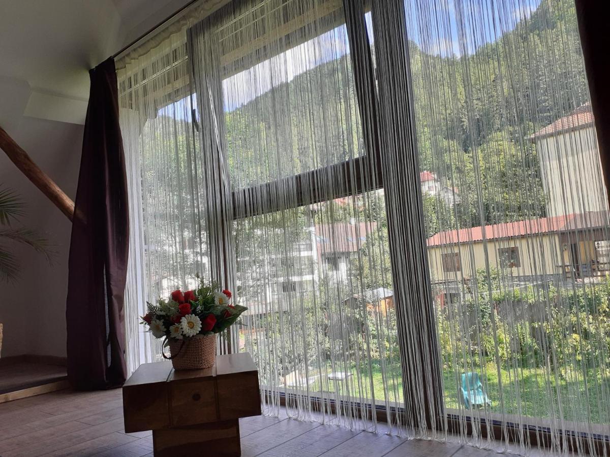 R-House Apartment Brasov Luaran gambar