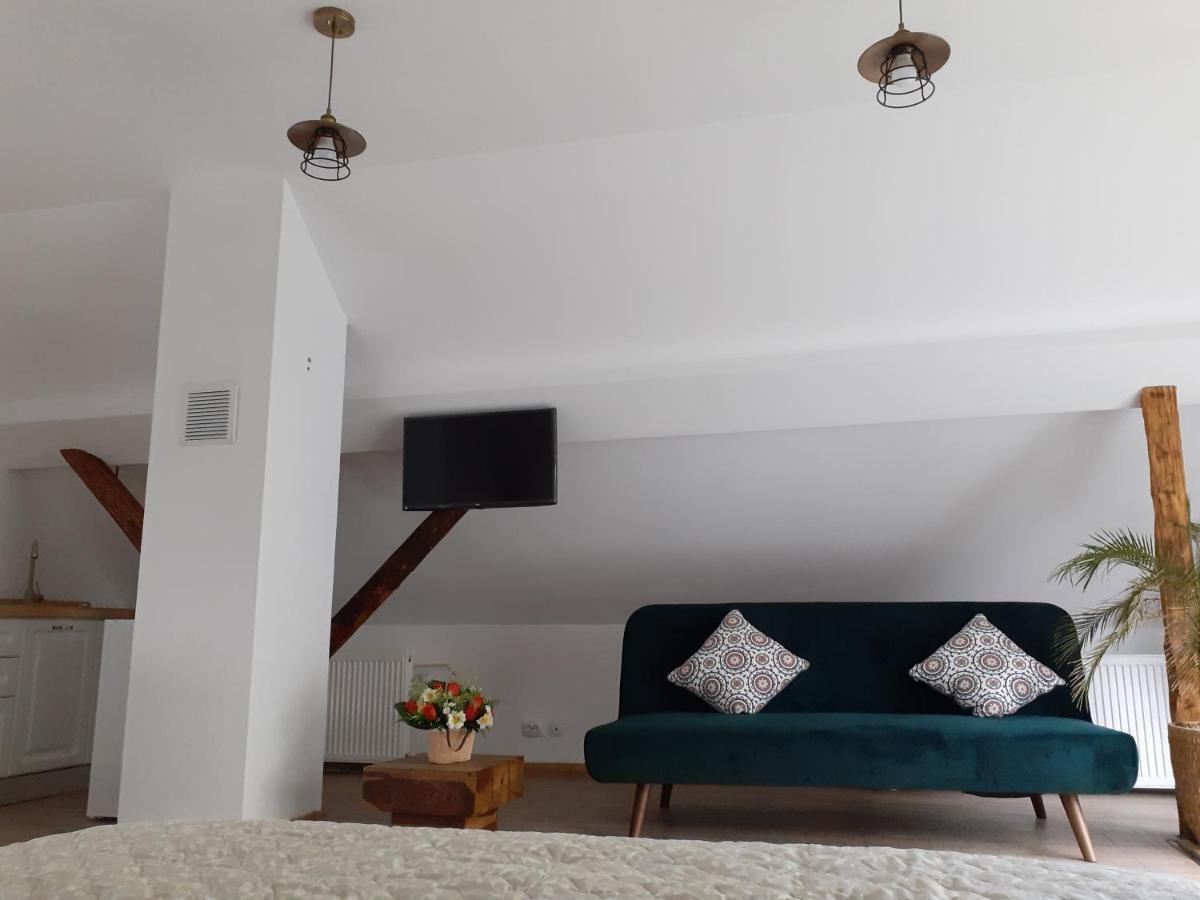R-House Apartment Brasov Luaran gambar