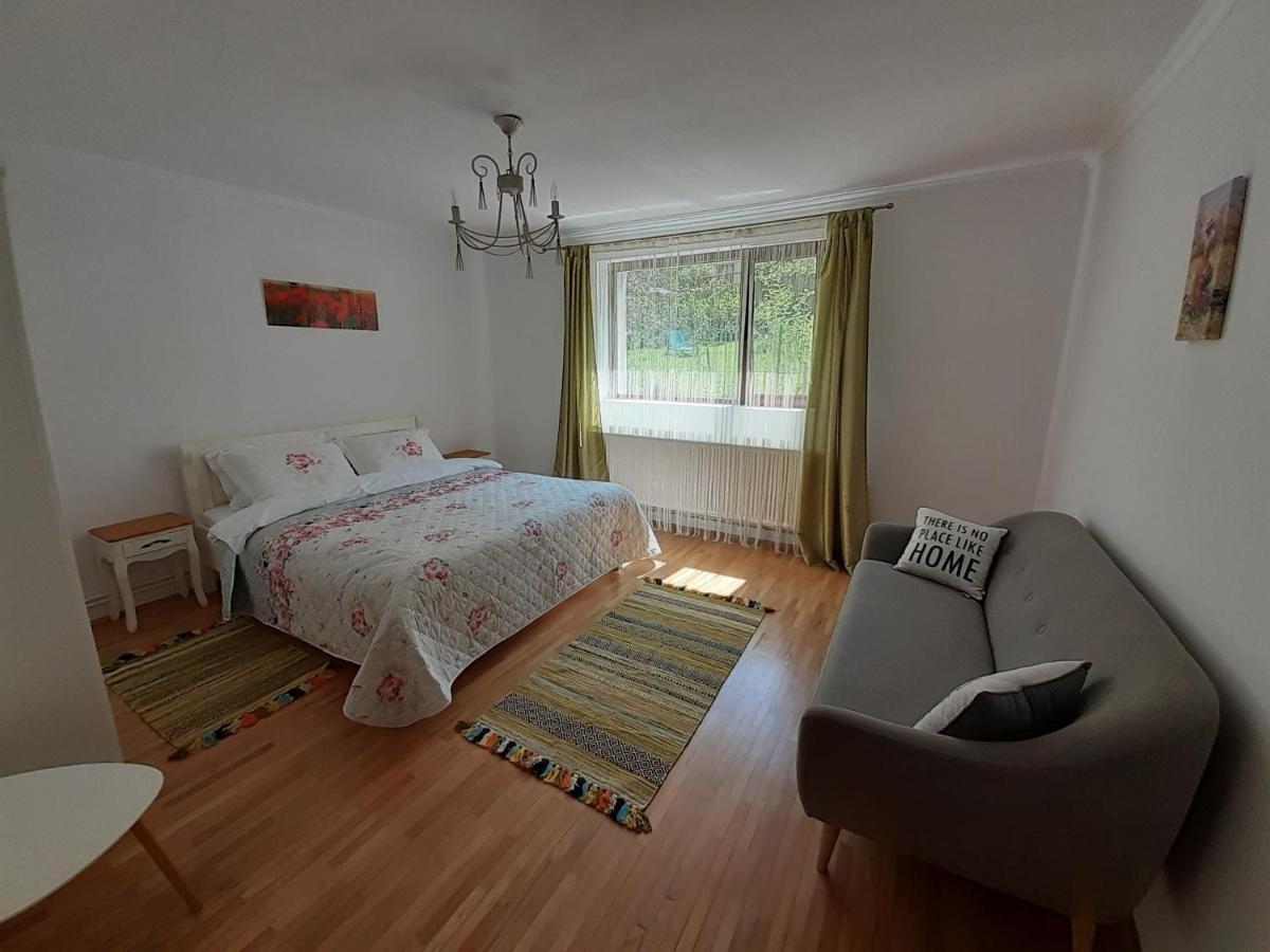 R-House Apartment Brasov Luaran gambar