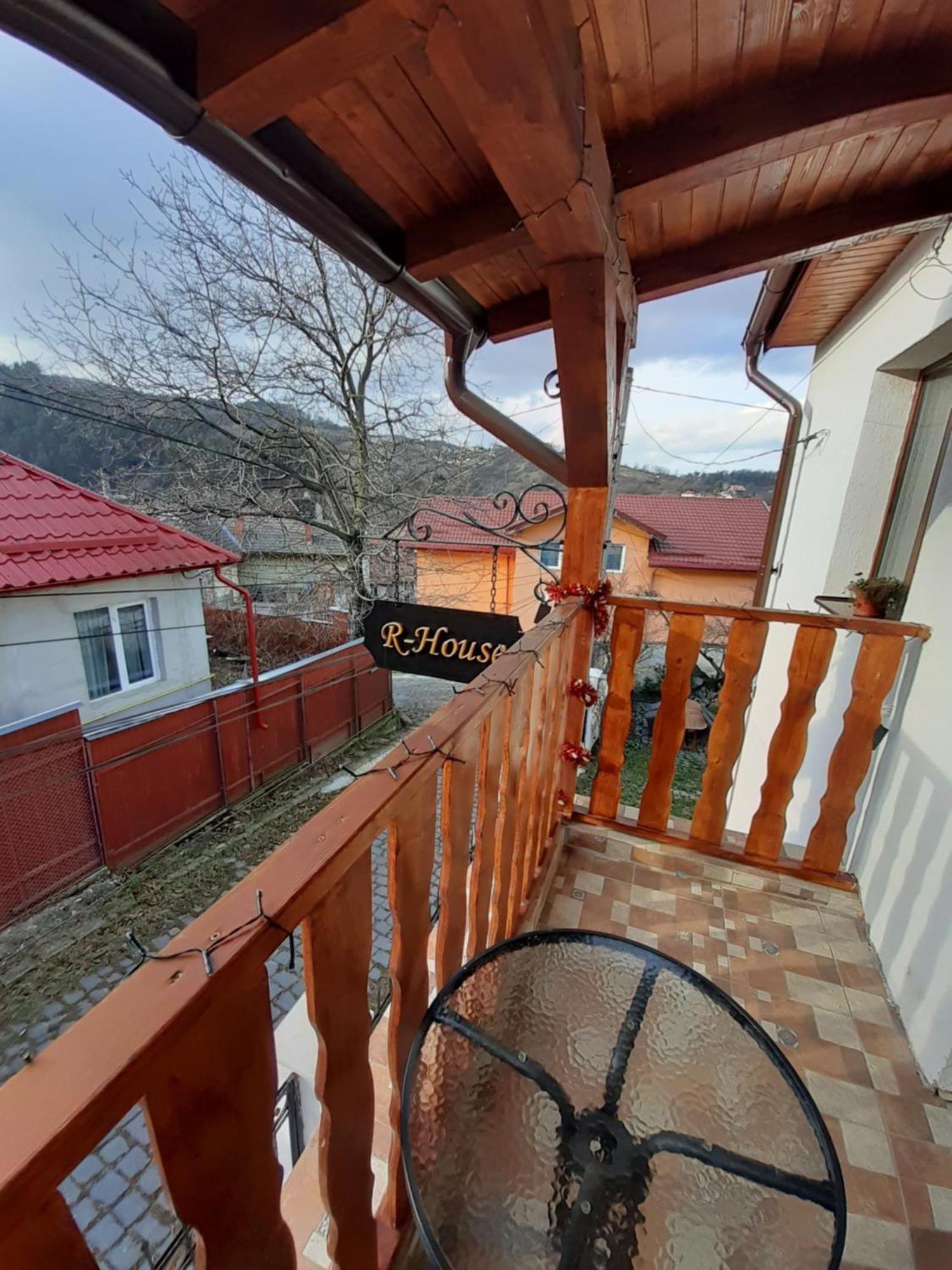 R-House Apartment Brasov Bilik gambar