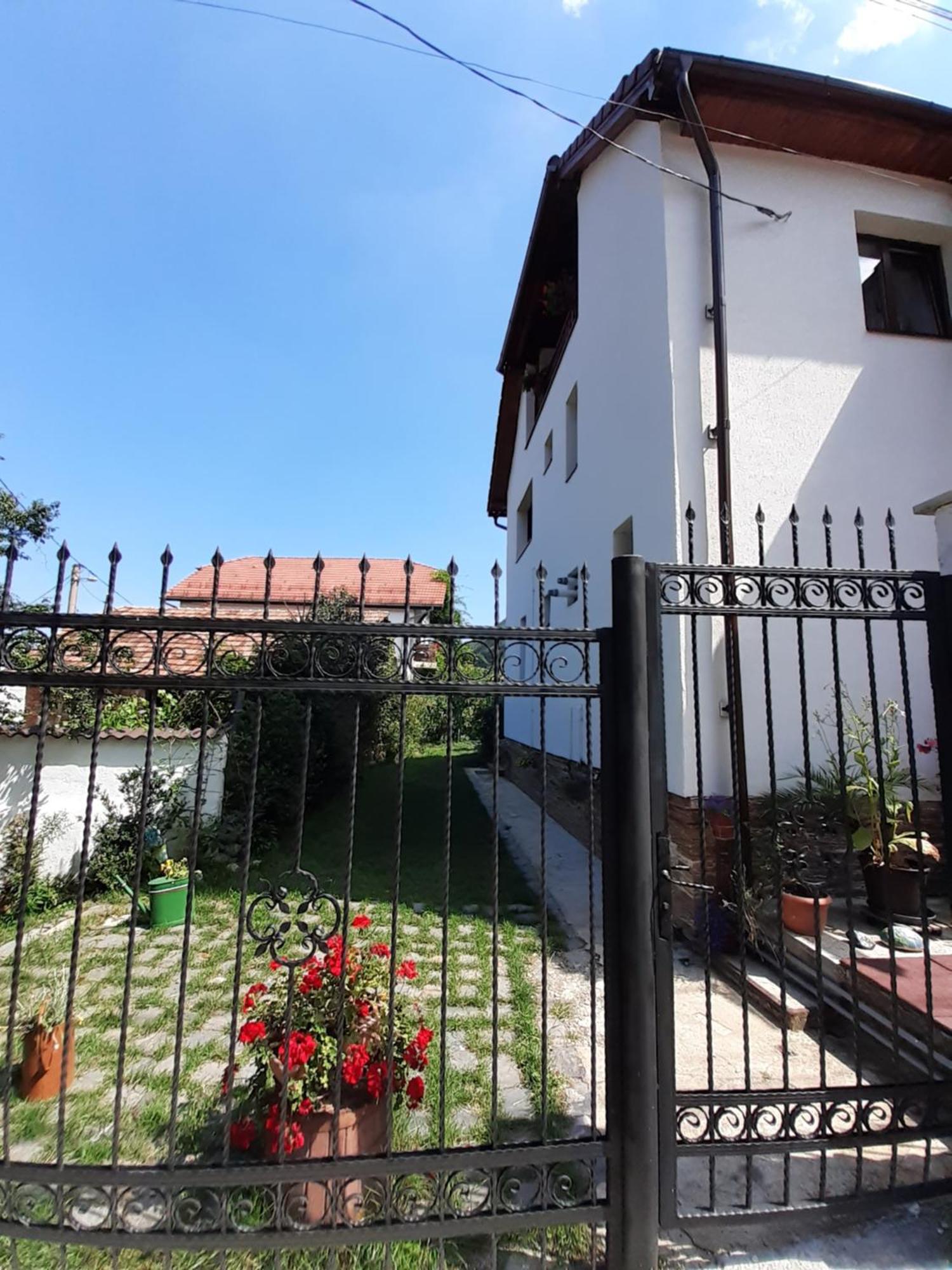 R-House Apartment Brasov Bilik gambar