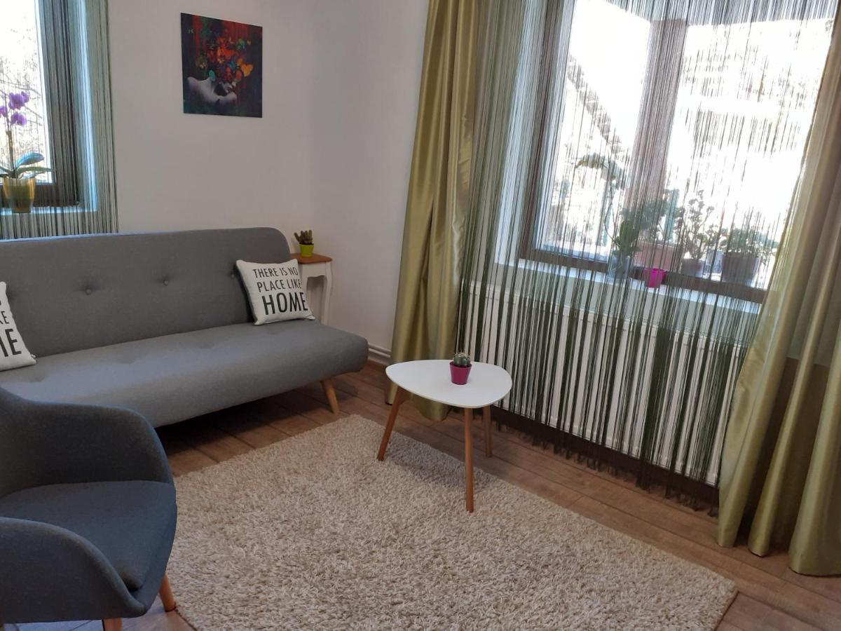 R-House Apartment Brasov Luaran gambar