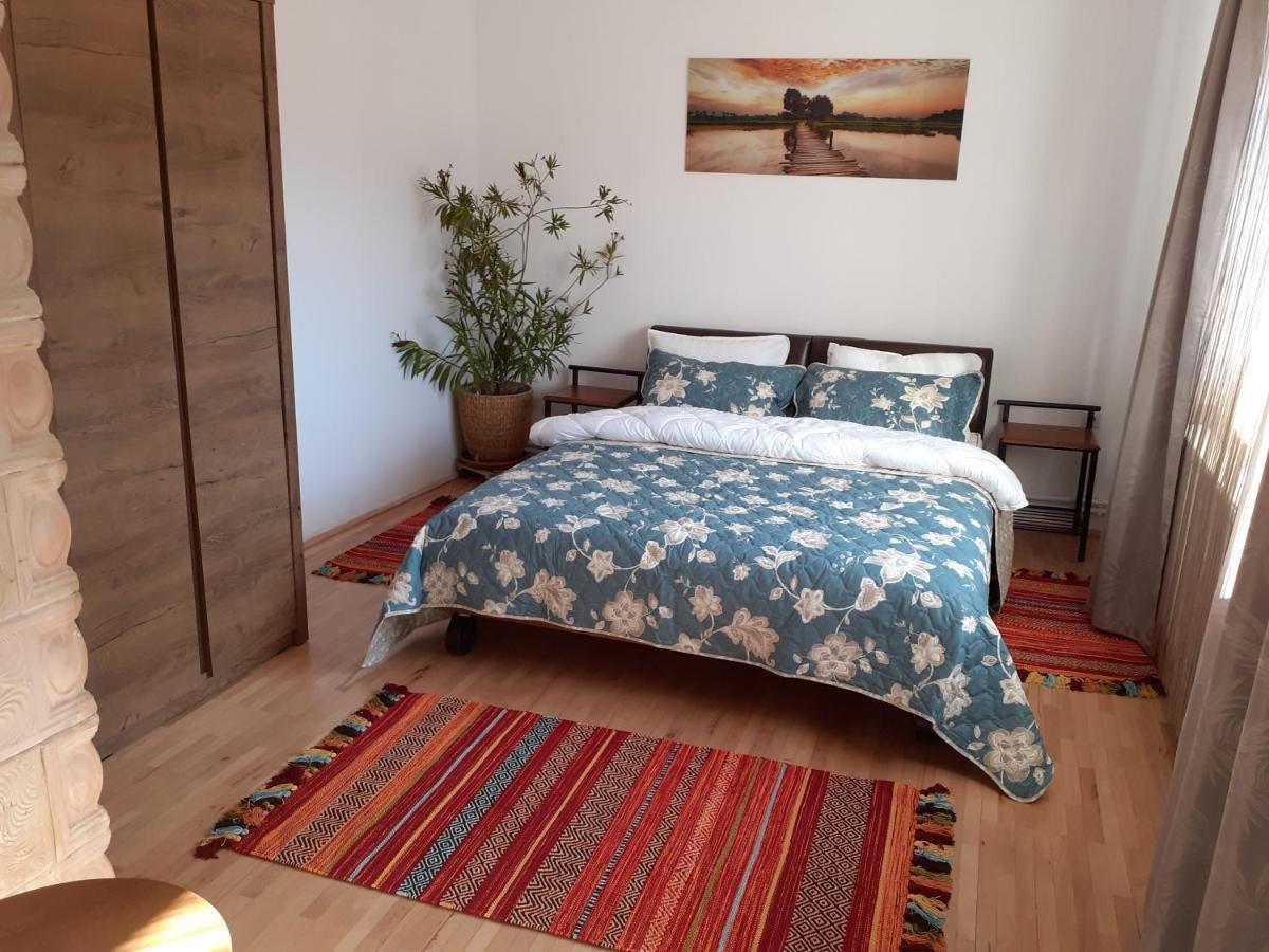R-House Apartment Brasov Luaran gambar